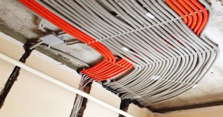 Электромонтажные работы в офисе Топки - цена за квадратный метр от 1570 руб.