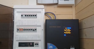 Установка и подключение стабилизаторов напряжения от 576 руб в Топках - ЭлектроТпк